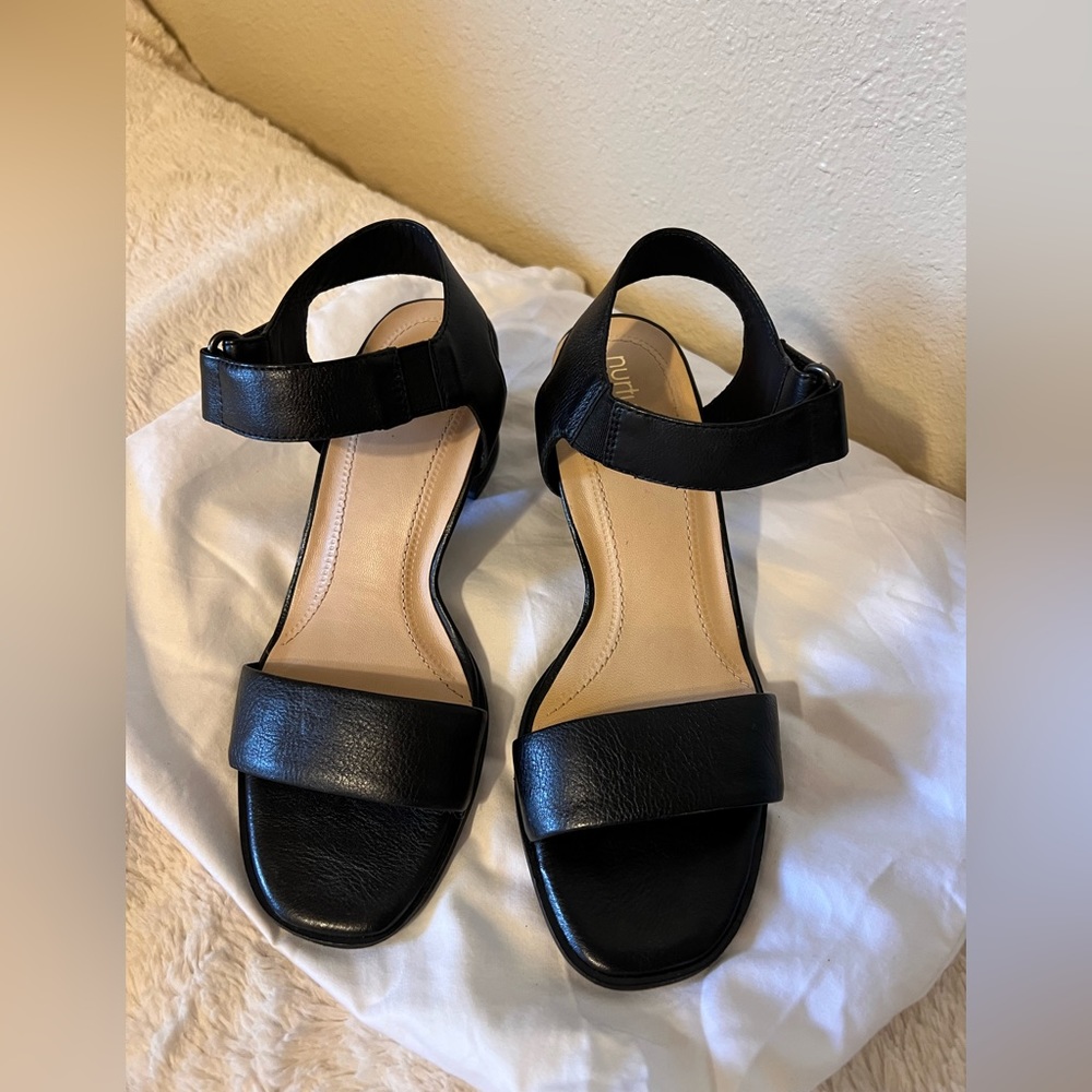 NWOT NURTURE Summer leather heels
